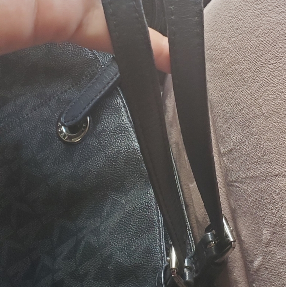 Final Price ❌Like new Michael Kors tote bag🖤 - Picture 10 of 10